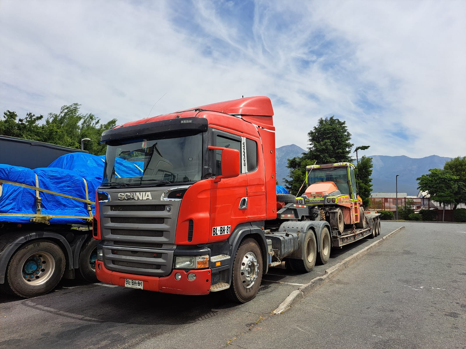 Scania rojo con cama baja